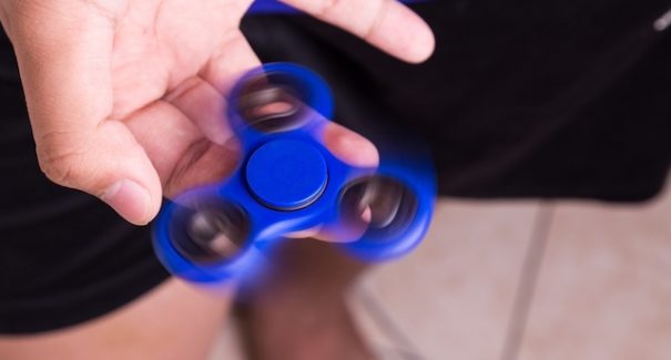 Inmeq recolhe brinquedo hand spinner do comércio de São Luís