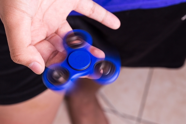Inmeq recolhe brinquedo hand spinner do comércio de São Luís