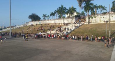 Centenas de ludovicenses se reúnem na Maria Aragão para ver eclipse solar