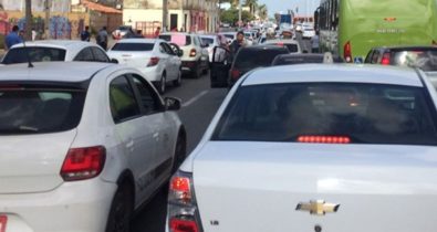 Protesto dos taxistas causa engarrafamentos na ilha