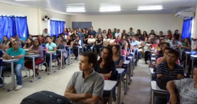 Professores de português e matemática participam de formação continuada