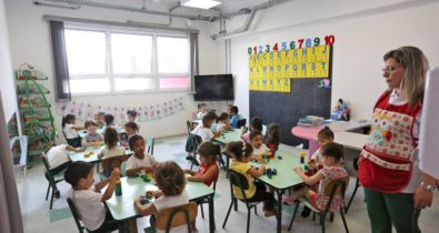 Pais devem ficar atentos ao reajuste de mensalidades escolares