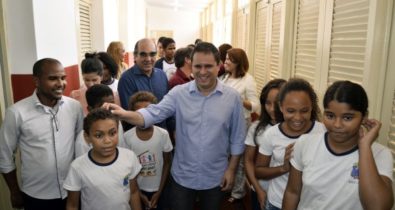 Prefeitura reforma e entrega uma das mais tradicionais escolas da capital