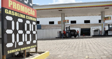 Gasolina chega a R$ 3,69 em postos da capital