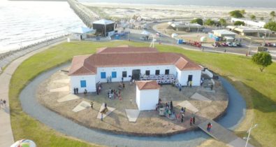 Forte de Santo Antônio recebe exposição com embarcações