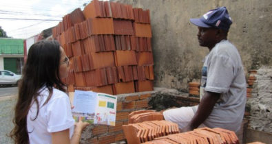 Ação conscientiza carroceiros sobre descarte em Ecopontos