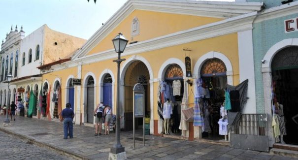 Lojas e supermercados fecham as portas na segunda-feira em São Luís