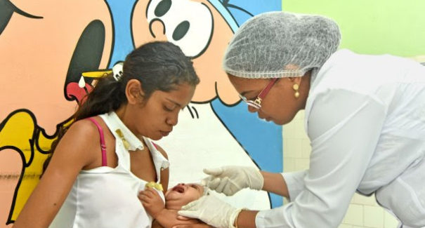 Novo esquema vacinal contra a pólio não utilizará gotinhas; confira o calendário de vacinação