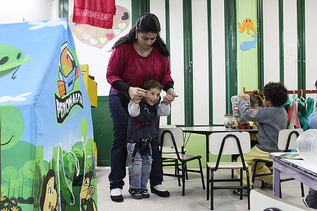 Cuidadores escolares irão auxiliar crianças com deficiência
