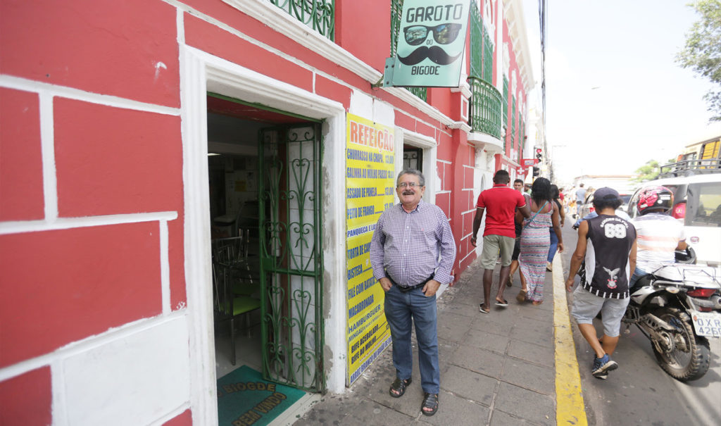O Garoto do Bigode: de ex-radialista a mito do comércio