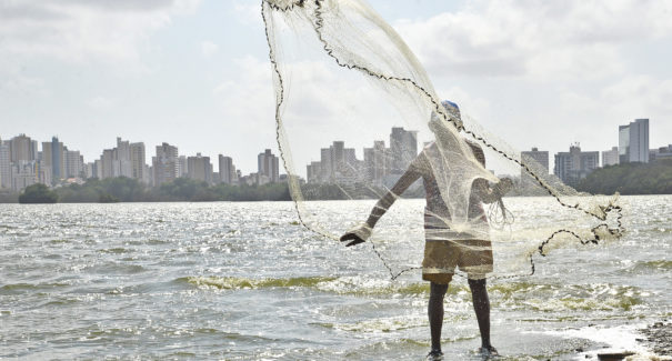 Ministério do Trabalho abre seleção para 495 bolsistas no combate a fraudes na pesca