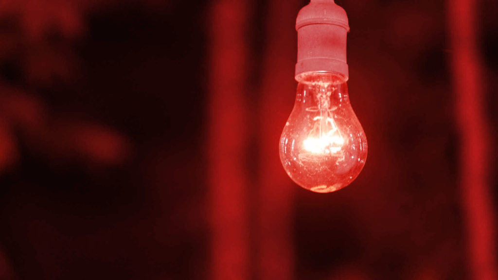 33 hábitos para economizar energia e barrar o “monstro” da bandeira vermelha