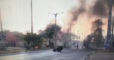 Moradores do Coroado e Parque Timbira interditam Avenida dos Africanos