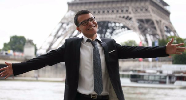 Maranhense faz sucesso na internet com dicas de Paris