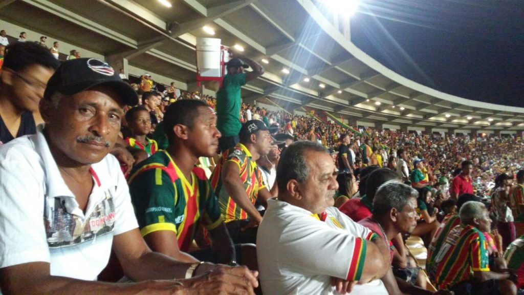 O resultado não tira a vaga do Sampaio no acesso à Série B, mas os torcedores não ficaram satisfeitos. Foto: Juliana Ribeiro 