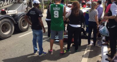 Mulher é atropelada na Avenida dos Holandeses