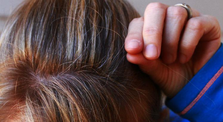 Arrancar fios de cabelo pode ser sinal de distúrbio