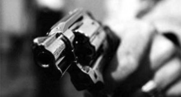 Presa mulher suspeita de assassinar entregador de aplicativo, no bairro Alemanha