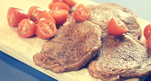 Veja três receitas de “bifes” veganos para fazer em casa