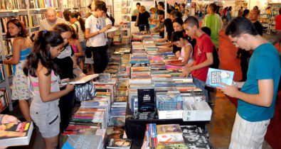 Confira a programação da Feira do Livro desta sexta-feira