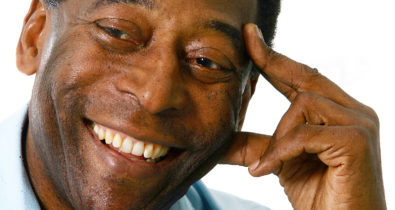 Pelé se recupera após retirar tumor