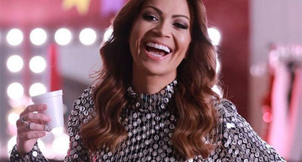 Solange Almeida se apresenta na Expoema