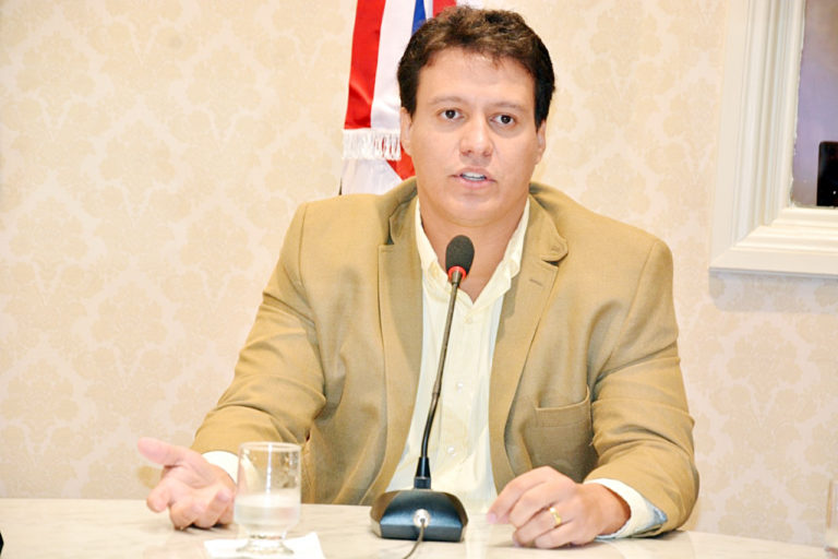Entrevista com Felipe camarão: Diálogo, transparência e construção coletiva