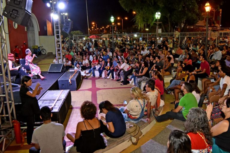 Confira a programação da Feira do Livro nesta quarta-feira