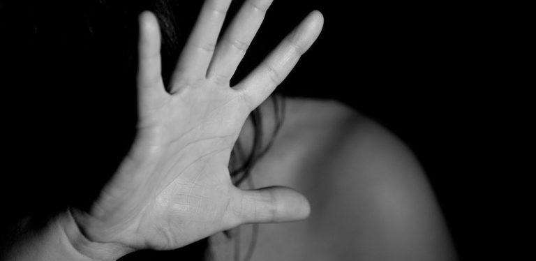 Senado avança em proposta que torna feminicídio imprescritível