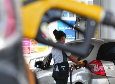 Petrobras anuncia redução 1% no preço da gasolina