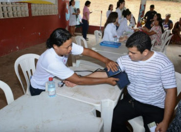 Homens recebem atendimento de saúde neste sábado