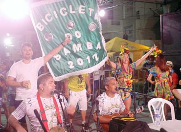 Bicicletinha do Samba realiza pré-carnaval na Rua do Egito