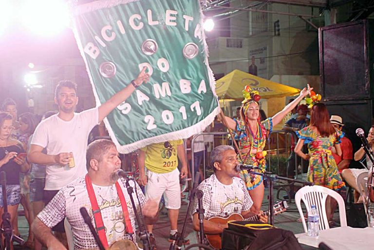 Bicicletinha do Samba realiza pré-carnaval na Rua do Egito