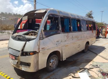 Motorista envolvido em acidente com micro-ônibus se apresenta a polícia