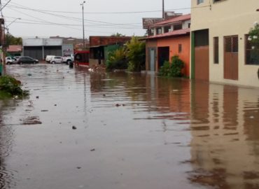 Chuva causa transtorno na manhã desta quinta-feira