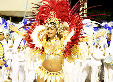 Turma de Mangueira e Favela do Samba realizam o Baile Rosamarela