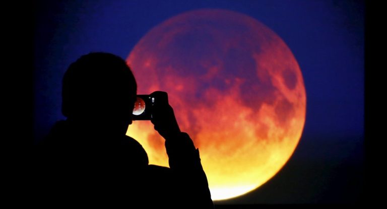 Hoje tem Superlua, Lua Azul e Eclipse