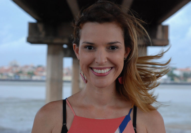 Ana Areias lança single FLANEUR em pocket show na Santê Store