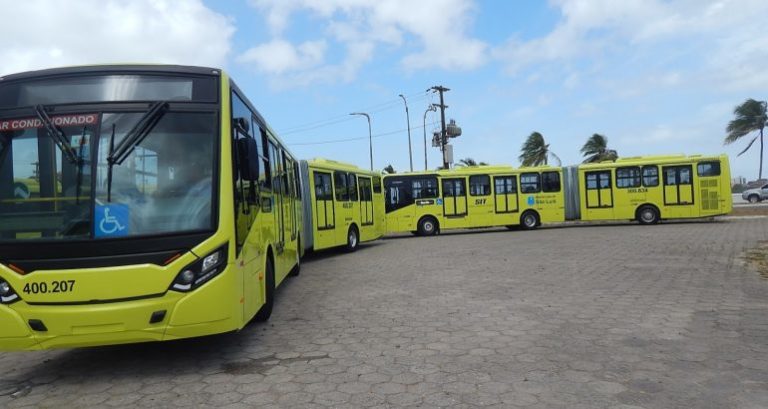 Ônibus articulados voltam às ruas da capital