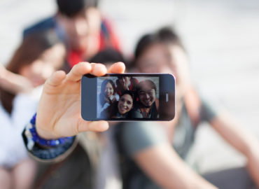 Tirar selfie em excesso pode ser sinal de distúrbio