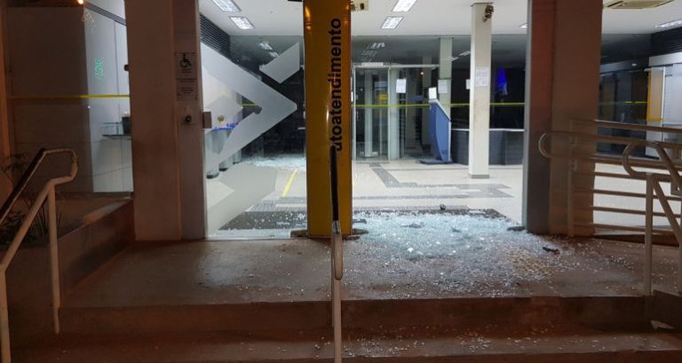 Bandidos explodem agência do Banco do Brasil em Zé Doca