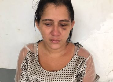 Mulher é presa ao defender o namorado na delegacia