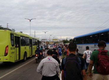 Protesto fecha Avenida dos Portugueses nesta manhã