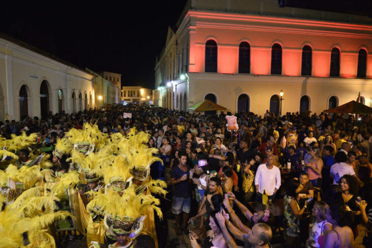 Blocos de rua necessitam de licença para desfilar
