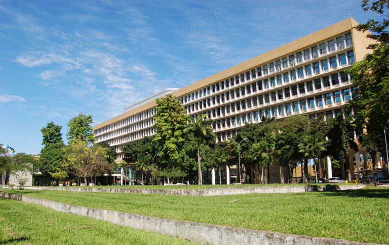 UFRJ abre inscrições para 307 vagas