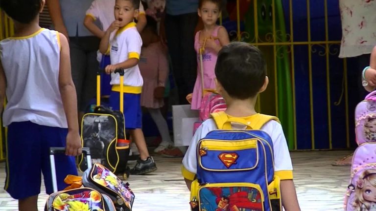Uniforme escolar: fique atento na hora da compra e venda