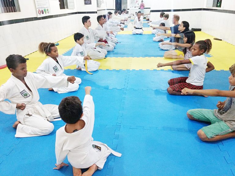 Projeto de Karatê restaura vidas na Ilhinha