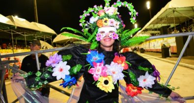 Confira a programação desta terça no Carnaval da ilha