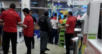 Falsos funcionários assaltam Mateus do shopping