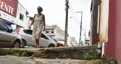 Obstáculos dificultam mobilidade de idosos em São Luís
